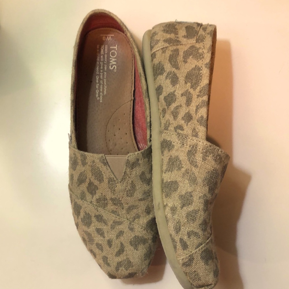 Tom’s Leopard Shoes